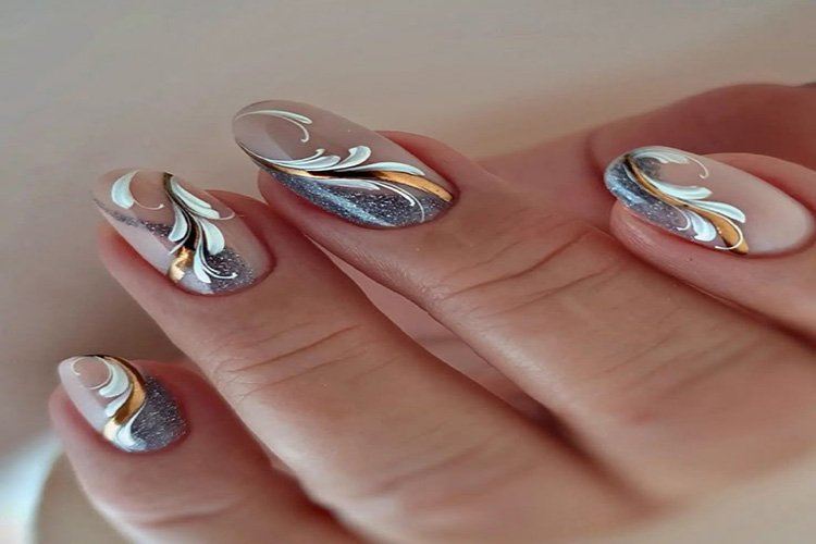 charm-nail art