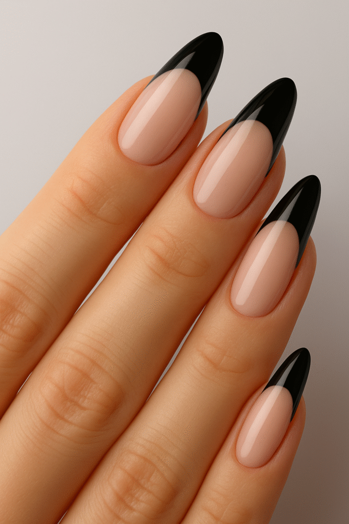 Siyah French nail art