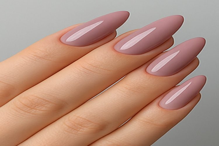 French protez tırnak çeşidi Mezitli lila tonlarında zarif protez tırnak modeli